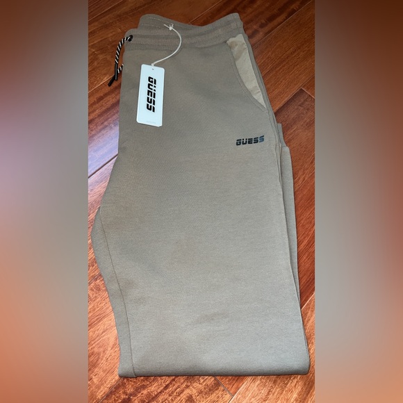 Guess Men’s activewear sweatpants in a Large - Picture 2 of 5